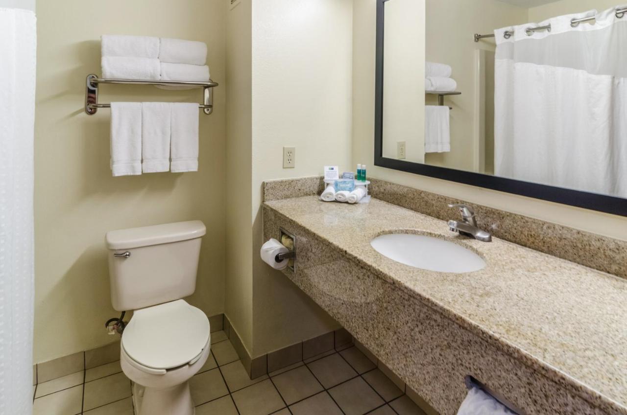 Holiday Inn Express Hotel & Suites Vinita By Ihg Экстерьер фото